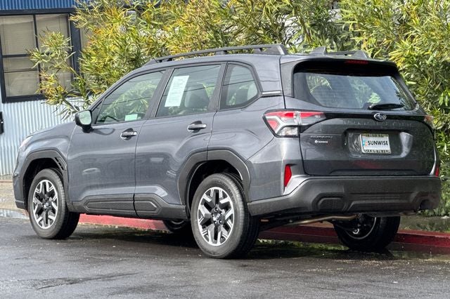 2025 Subaru Forester Base